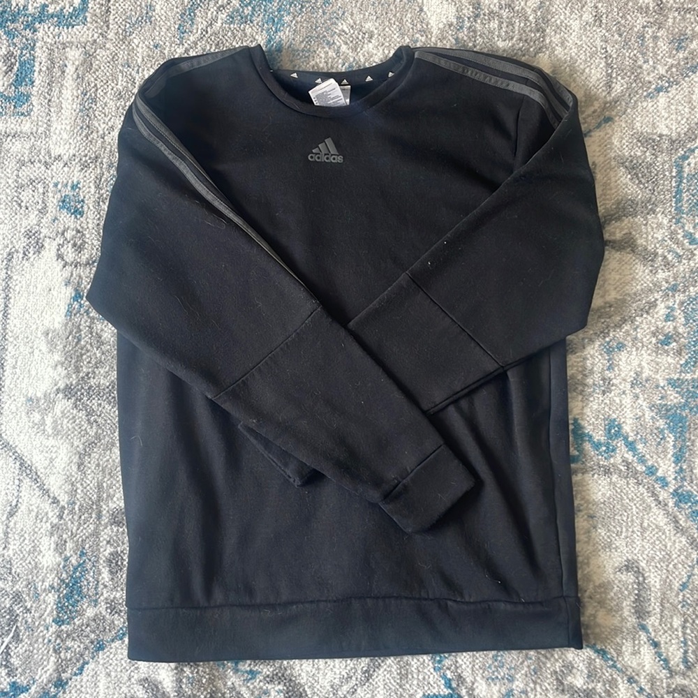 Like new Men’s Adidas crewneck sweatshirt.